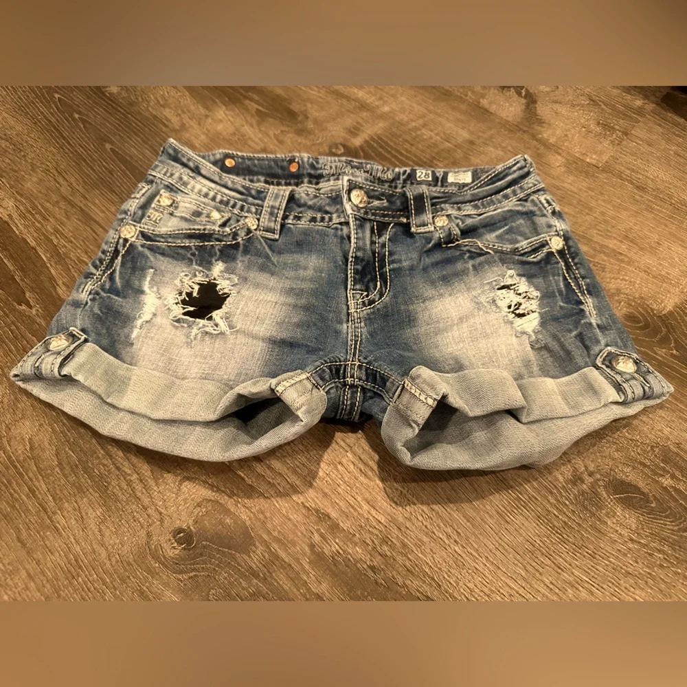 Miss Me Distressed Denim Shorts White Leather Studded Embellished size 28 - Picture 3 of 4